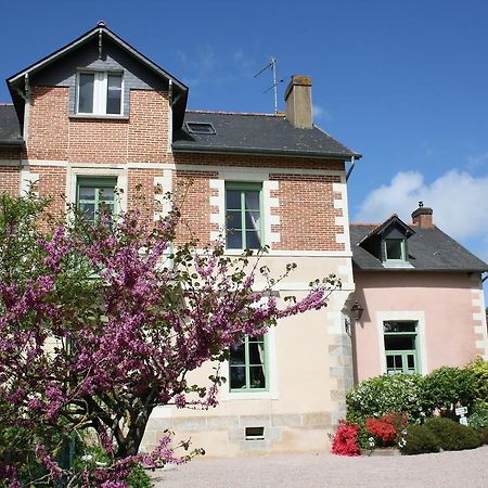 Chambres D'Hotes Du Chalet De Caharet Pipriac Bagian luar foto