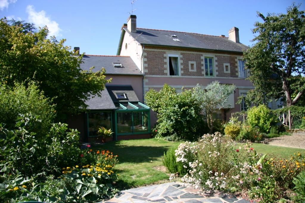 Chambres D'Hotes Du Chalet De Caharet Pipriac Bagian luar foto