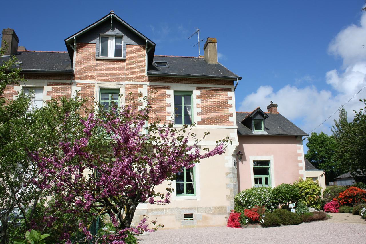 Chambres D'Hotes Du Chalet De Caharet Pipriac Bagian luar foto
